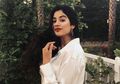 5 Lipstik Merah Buat Tampil Stunning Ala Aktris Bollywood, Janhvi Kapoor!