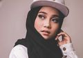 5 Gaya Fashion Hijab Tomboy ala Ayu Putri Sundari yang Bisa Kita Tiru. Kece!