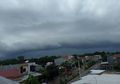 Lagi, Awan 'Gelombang Tsunami Muncul di Makassar, Langit Seketika Menjadi Gelap