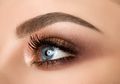 Hangout Sepulang Kantor? Coba Riasan Smokey Eyes yang Simpel Ini, yuk!