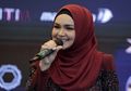 Akan Konser di Jakarta, Intip Dulu Perjalanan Karier Siti Nurhaliza dari Polos hingga Jadi Diva!