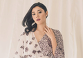 Tampil Anggun & Mewah ala Naysilla Mirdad Pakai 8 Outfit Kondangan Ini