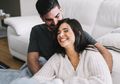Bahagiakan Istri Anda dengan 10 Kalimat Sederhana Nan Romantis Ini, Dijamin Hubungan Anda Makin Mesra!