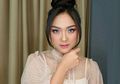 Tampil Seksi di Depan Anak SMA, Marion Jola Diprotes Netizen!