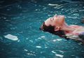 Tidak Usah Ragu, Moms! Ini Manfaat Berenang Bagi Ibu Hamil Termasuk Bikin Rileks