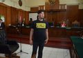 Pakai Kaos Tahanan Politik, Begini Foto-foto Ahmad Dhani dalam Sidang di Surabaya yang Dikawal 400 Personel