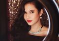Tampil Glamor Ala Pevita Pearce dengan 5 Lipstik Merah Cerah Ini!