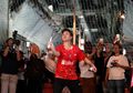 Liliyana Natsir dan Debby Susanto Bermain Bulu Tangkis Lagi, Kali ini Di Ketinggian 17.500 Kaki. Goks!