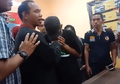 Siswa SMP yang Pegang Kerah dan Tantang Gurunya Minta Maaf Sambil Nangis