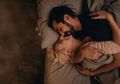 Agar Tak Lirik Perempuan Lain, Yuk Lakukan 4 Hal Ini dengan Suami Sebelum Tidur! Bikin Tambah Cinta
