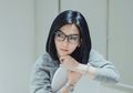 Dikabarkan Segera Nikah dengan Reino Barack, Syahrini Terciduk Sering Pamer Cincin Berlian, Kebetulan?