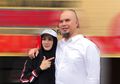 Detik-Detik Mulan Jameela Jenguk Ahmad Dhani Pakai Mercedez Benz