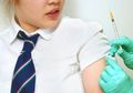 Dibesarkan Keluarga Anti-Vaksin, Remaja Ini Rayakan Ulang Tahun Ke-18 dengan Vaksinasi Tubuhnya untuk Segala Jenis Penyakit