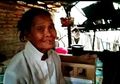 Menyedihkan! Selama 15 Tahun, Nenek Ini Tinggal Di Bekas Kandang Ayam yang Penuh Sampah
