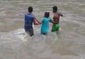 Berjuang Melahirkan, Ibu Hamil 9 Bulan di NTT Seberangi Sungai Deras Demi ke Puskesmas yang Berjarak 20 KM