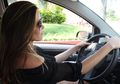 Moms Sering Menyetir Mobil? Lakukan Gaya Menyetir Ini Agar Mobil Hemat Bensin