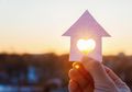 10 Wilayah Indonesia dengan Penduduk Paling Romantis, Di Mana Sajakah?