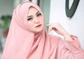 Makin Manis dengan 6 Dress Kondangan Brokat Buat Hijabers Milenial!