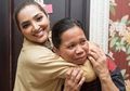 Makan Bareng ART di Lantai Dapur, Gaya Ashanty ini Diacungi Jempol Warganet!