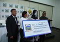 Menang Lotre Rp16 Miliar, Pria Ini Terima Hadiah dengan Gunakan Topeng Hantu, Mengapa?