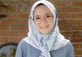 Tiru 5 Gaya Manis Nissa Sabyan dengan Outfit Hijab Nuansa Abu-Abu!