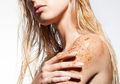 5 Rekomendasi Body Scrub Lokal di Bawah Rp 50 Ribu untuk Kulit Sehat dan Tampak Putih Alami!