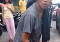 Heboh Juru Parkir Melahirkan di Jalan, Tak Ada yang Menolong Karena Dikira Laki-laki!