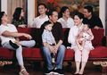 Gendong Sedah Mirah Pakai Jarik di Warung, Gaya Sederhana Iriana Jokowi Jadi Perbincangan