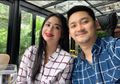 Unggah Foto Romantis Minum Berdua Di Pesawat, Angga Wijaya Malah Tulis Caption Geram Berbunyi Ancaman