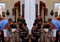 Penuhi Permintaan ke 3 Nyak Sandang, Jokowi Akan Umrohkan Si Penyumbang Dana Pembelian Pesawat Pertama Indonesia Itu