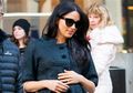 Elegan! Akan Gelar Baby Shower di New York, Meghan Tampil Serba Hitam
