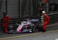 VIDEO - Sergio Perez 2 Hampir Tabrak 2 Marshal di F1 GP Monako