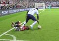VIDEO - Detik-detik Dada Gelandang Manchester United Terinjak Moussa Sissoko di Laga Pramusim