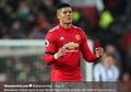 Karantina COVID-19, Bek Manchester United Sebat Sambil Main Kartu dengan 11 Teman!