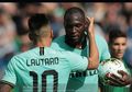Inter Milan Vs Sassuolo - Penalti Romelu Lukaku Ditunda Gara-gara Penerjun Payung