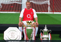Dennis Bergkamp Dihina Jurnalis, Dua Legenda Arsenal Ini Membelanya