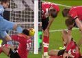 VIDEO - Tendangan Kung Fu Bek West Ham ke Kepala Striker Southampton