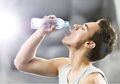 Kurang Minum Air Putih Bisa Sebabkan Bau Badan Paling Tidak Enak!