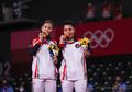 Momen Mengharukan Apriyani Rahayu Sujud di Kaki Ayahnya Usai Berhasil Raih Emas  Olimpiade Tokyo 2020