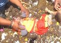 Unik, Ada Ritual Mandi Kotoran Sapi di India