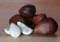 Benarkah Makan Salak Buat Kita Susah BAB? Yuk, Kita Lihat 3 Manfaat Salak!