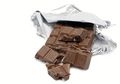 Ada Bintik Putih di Permukaan Cokelat, Apakah Masih Boleh Dimakan?