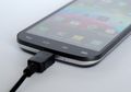 3 Mitos Seputar Pengisian Baterai Smartphone yang Banyak Dipercaya