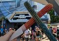 Mencicipi Camilan Penuh Glitter di Disneyland