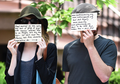 10 Pose Seleb Hollywood Saat Menghindari Kamera Paparazzi. Kocak!