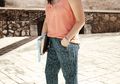 7 Inspirasi Memakai Outfit Sleeveless Buat Cewek Berlengan Besar