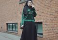7 Fashion Hijab Anti Ribet dengan Rok yang Cocok Buat Cewek Tomboy