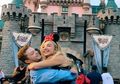 12 Pasangan Seleb Hollywood yang Jadi Pasangan Paling Cute di Tahun 2018 Ini, Favorit!