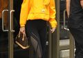 7 Inspirasi Tren Fashion Windbreaker ala Seleb Hollywood yang Wajib Dicoba!