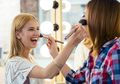 Wajib Tahu! Ini 5 Bahaya Berbagi Makeup dengan Orang Lain!